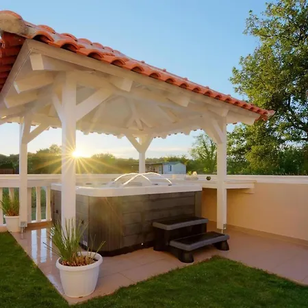 Moderne Mit Jacuzzi By Interhome Lägenhet Ližnjan