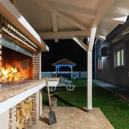 Moderne Mit Jacuzzi By Interhome