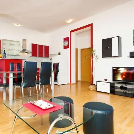 Moderne Mit Jacuzzi By Interhome * Ližnjan