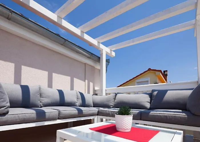 Moderne Mit Jacuzzi By Interhome * Ližnjan