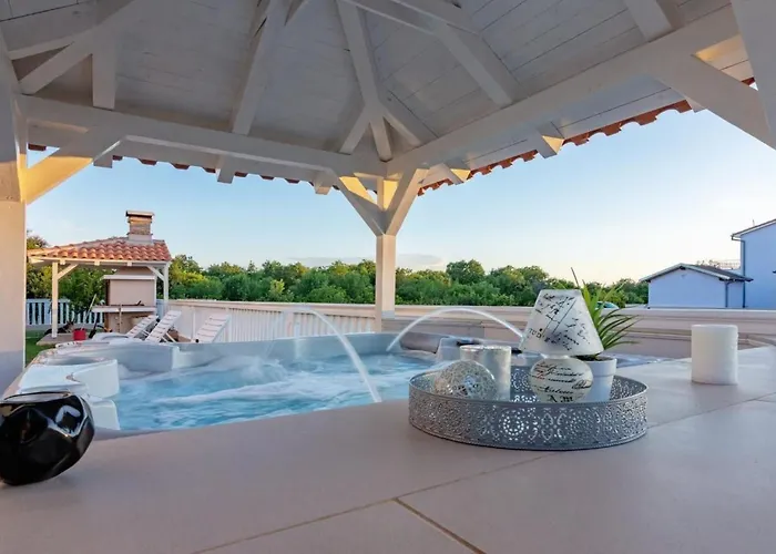 Moderne Mit Jacuzzi By Interhome