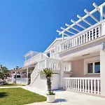 Moderne Mit Jacuzzi By Interhome Ližnjan