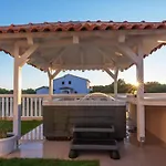 Moderne Mit Jacuzzi By Interhome アパート Ližnjan