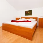 Moderne Mit Jacuzzi By Interhome アパート