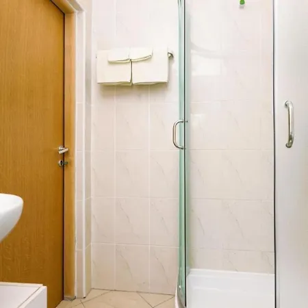 Moderne Mit Jacuzzi By Interhome Ližnjan