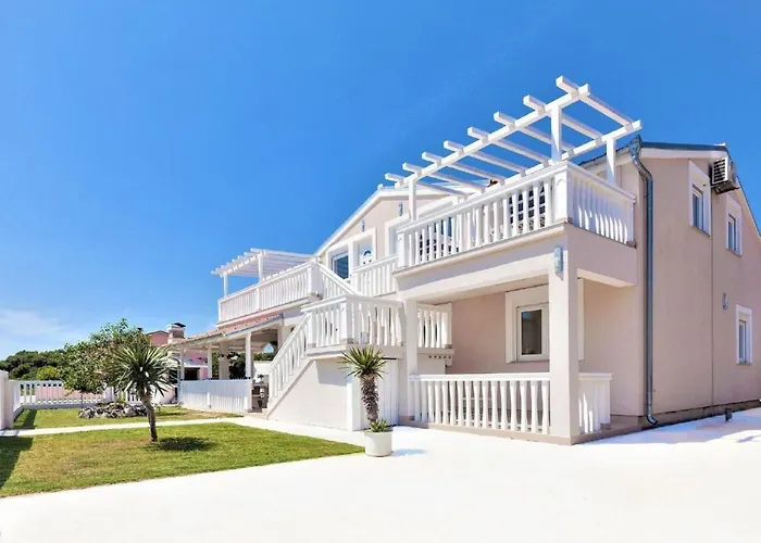 Moderne Mit Jacuzzi By Interhome * Ližnjan