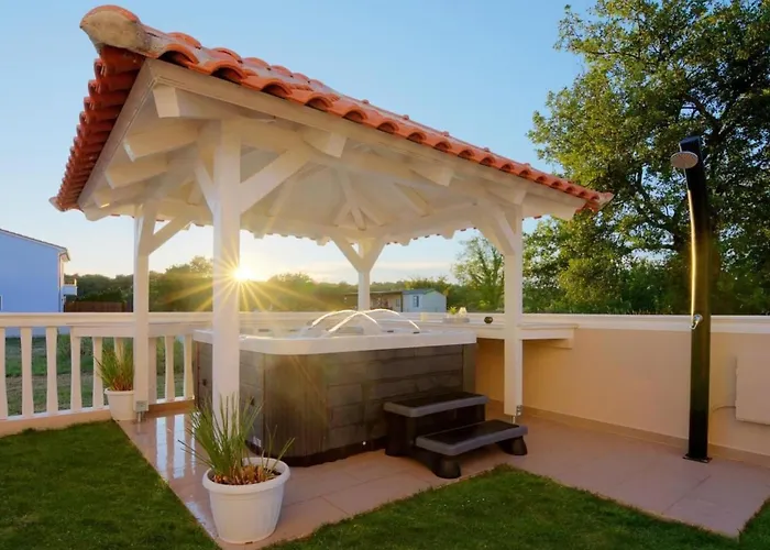 Moderne Mit Jacuzzi By Interhome Lägenhet Ližnjan