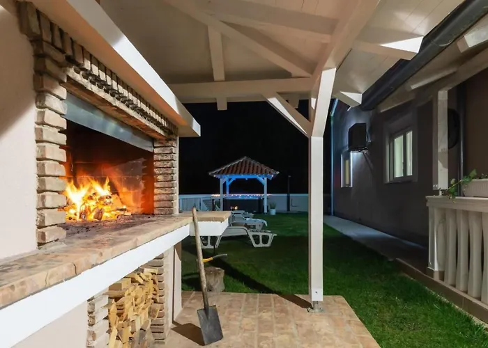 Moderne Mit Jacuzzi By Interhome