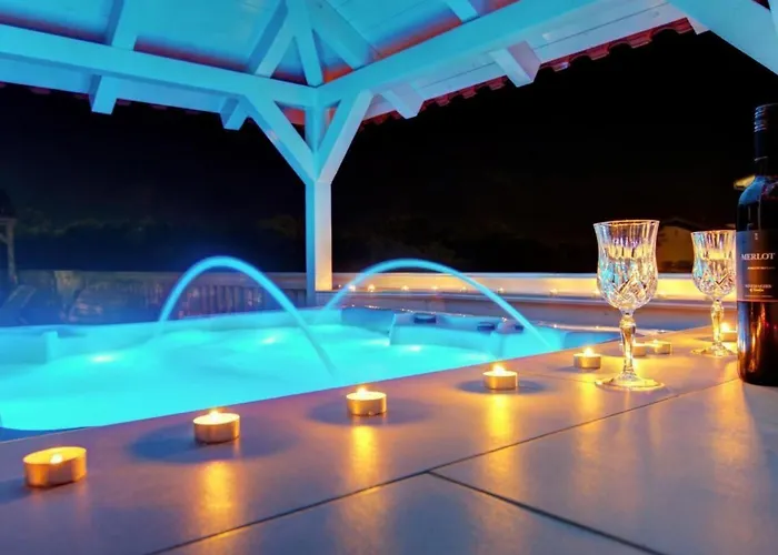 Lägenhet Moderne Mit Jacuzzi By Interhome *