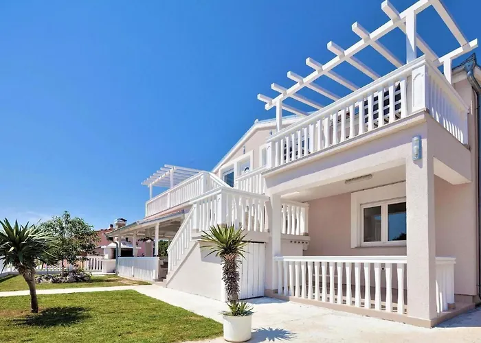 Moderne Mit Jacuzzi By Interhome Ližnjan