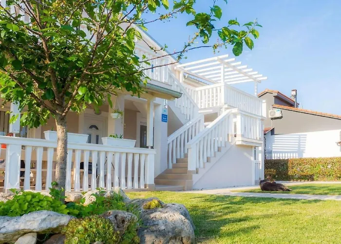 Appartement Moderne Mit Jacuzzi By Interhome Ližnjan
