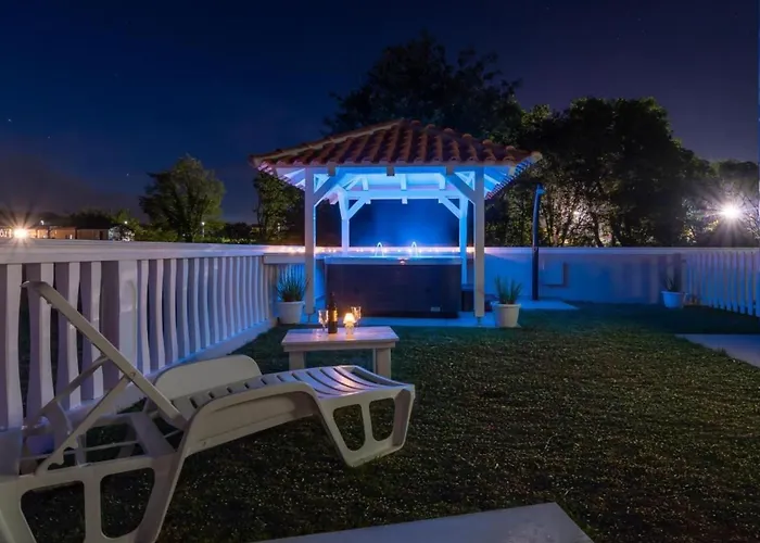 Lägenhet Moderne Mit Jacuzzi By Interhome