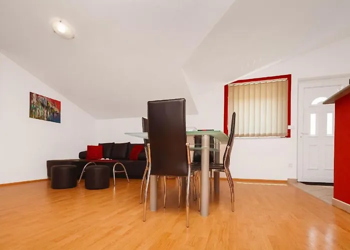 Moderne Mit Jacuzzi By Interhome Ližnjan