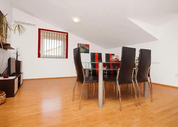 Moderne Mit Jacuzzi By Interhome Ližnjan